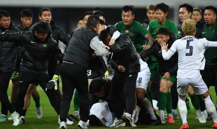 LĐBĐ Trung Quốc ra thông báo đầu tiên về vụ ẩu đả với đội bóng Thái Lan