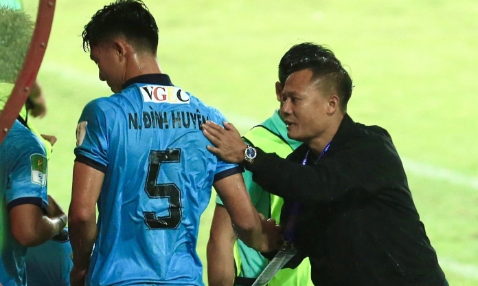 HLV Lương 'dị' có chiến thắng đầu tiên trong sự nghiệp