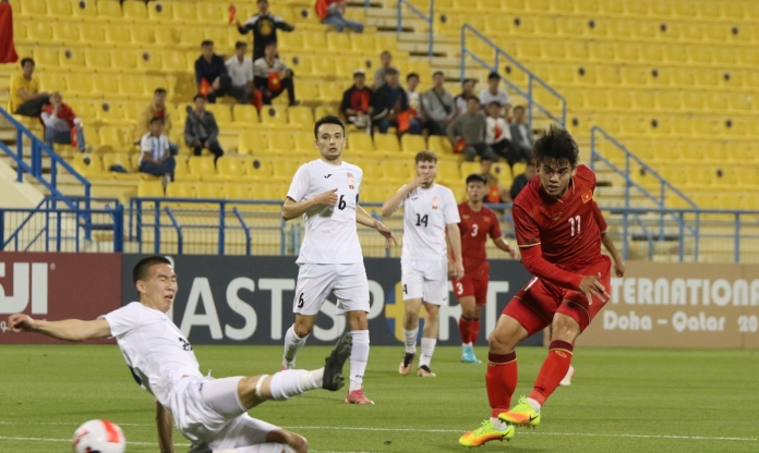 Trực tiếp Việt Nam vs Kyrgyzstan: Kyrgyzstan nhận 'hung tin'