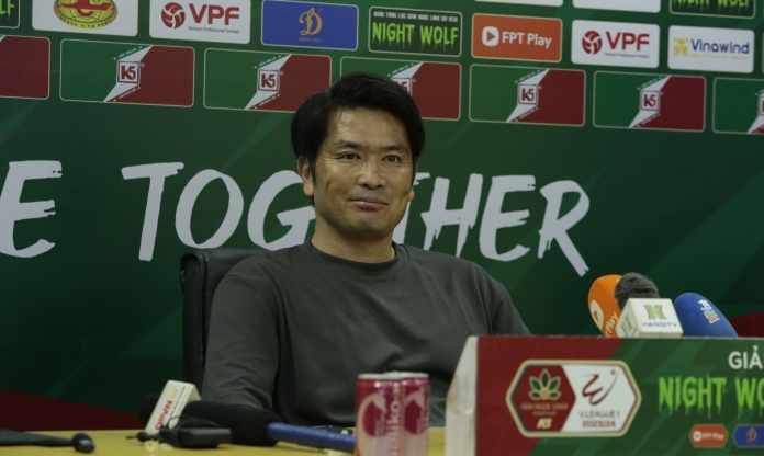 HLV Hà Nội FC úp mở về trọng tài sau trận thua đau
