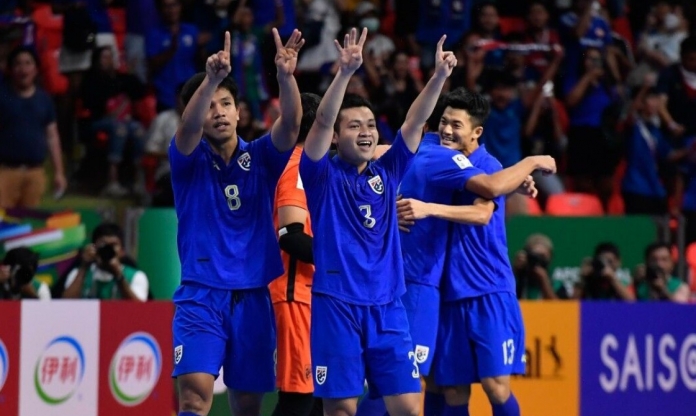 CĐV Đông Nam Á đồng loạt 'ngả mũ' khi Thái Lan lọt vào chung kết