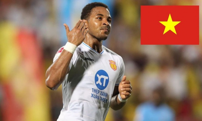 Tiền đạo xin nhập tịch Việt Nam nói gì khi 'thâu tóm' danh hiệu ở V-League?