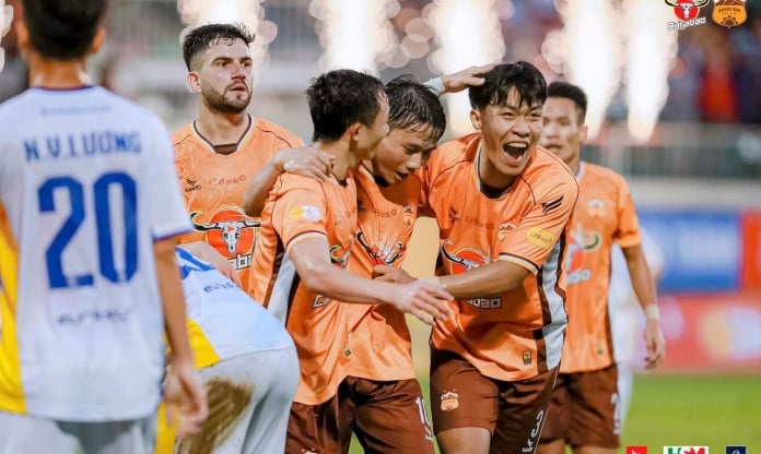 Vòng 2 V-League 2024/25: Bất ngờ ở ngôi đầu