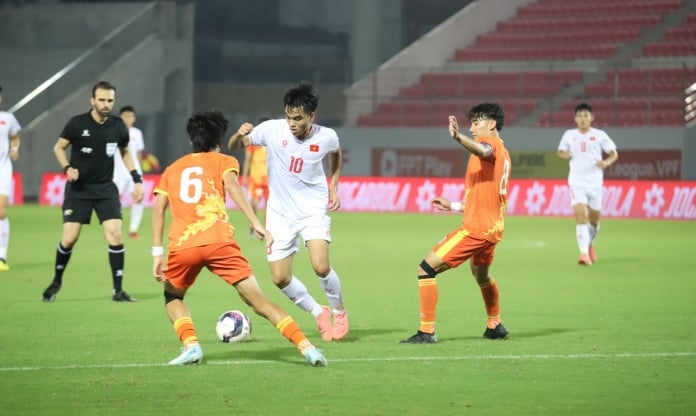 Trực tiếp U20 Việt Nam vs U20 Guam: Công Phương, Long Vũ đá chính