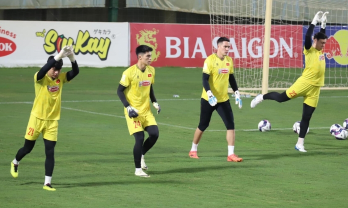 Thủ môn 1m91 của HAGL đứng đầu V-League ở 1 chỉ số