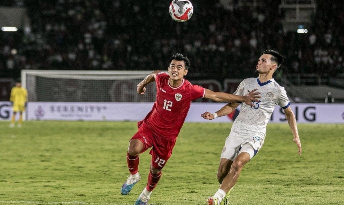 CĐV Indonesia 'sụp đổ' khi đội nhà bị loại còn Việt Nam vào bán kết