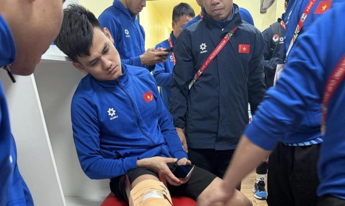 Hồ Tấn Tài thẫn thờ vì chấn thương, vợ xót xa thốt lên 1 điều