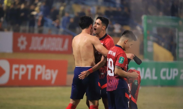 Bùi Hoàng Việt Anh ghi bàn phút cuối đưa CLB CAHN vào tứ kết