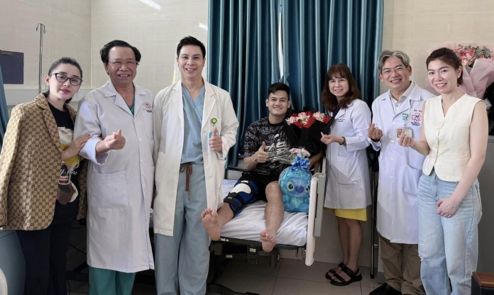 Hồ Tấn Tài báo tin vui sau phẫu thuật đứt dây chằng