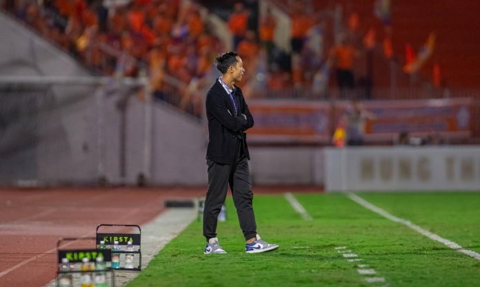 Cựu HLV Hà Nội FC cũng bị thẻ đỏ vì phản ứng với trọng tài