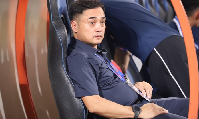 Thêm một HLV V-League bị phạt thẻ vì phản ứng với trọng tài