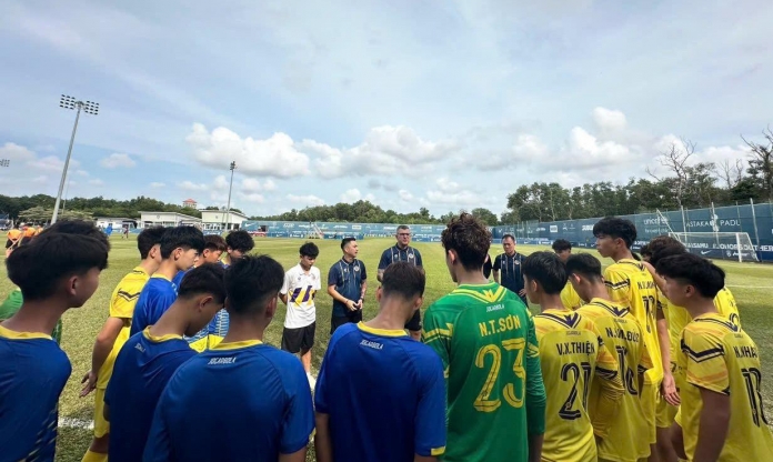 Đại diện Việt Nam lại thua đội Malaysia trên chấm 11m