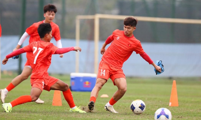 U17 Việt Nam thi đấu với đội bóng của HLV Park Hang Seo