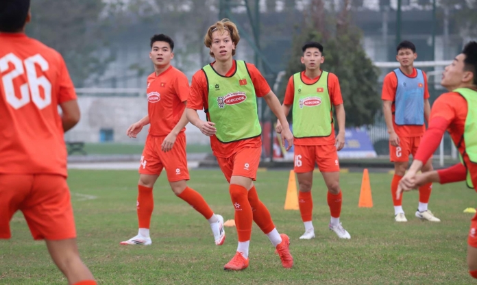 Việt kiều Viktor Lê suýt ghi bàn, U22 Việt Nam hòa trận tổng duyệt
