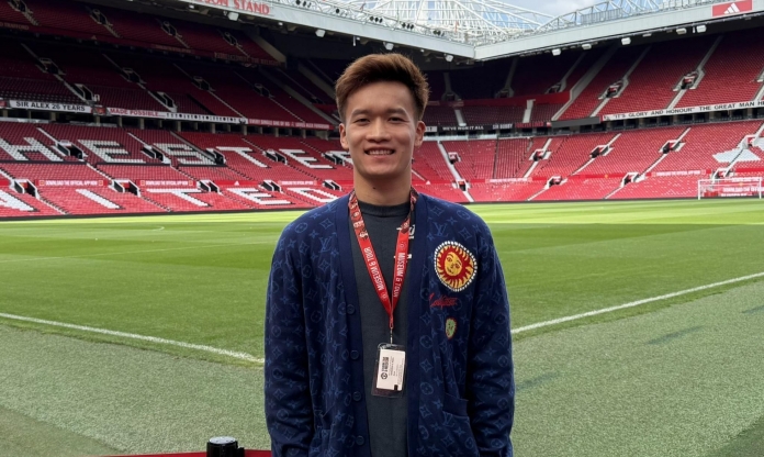Hoàng Đức đến Old Trafford trước ngày đấu MU