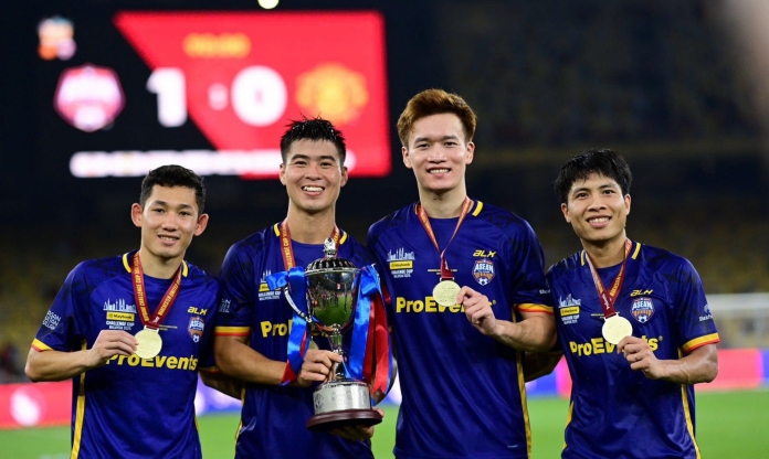 4 tuyển thủ Việt Nam trở về hội quân sau trận thắng MU