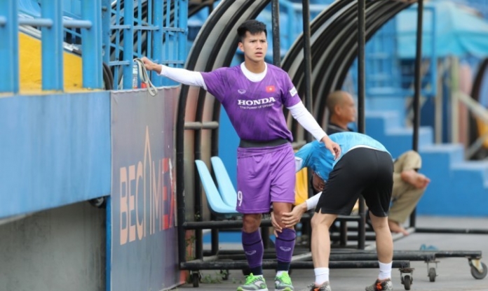 Tuyển thủ U23 Việt Nam: 'Tôi giúp đội trụ hạng nhưng bị thanh lý vì mắc sai lầm sau 3 trận'