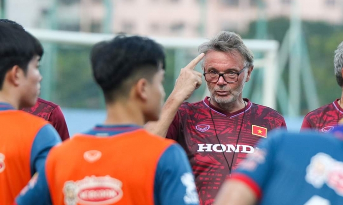 HLV Troussier ra quyết định gây sốc với U23 Việt Nam