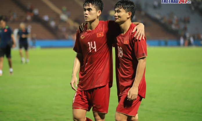 Cầu thủ U23 Việt Nam khiến CĐV thán phục với hành động cực đẹp