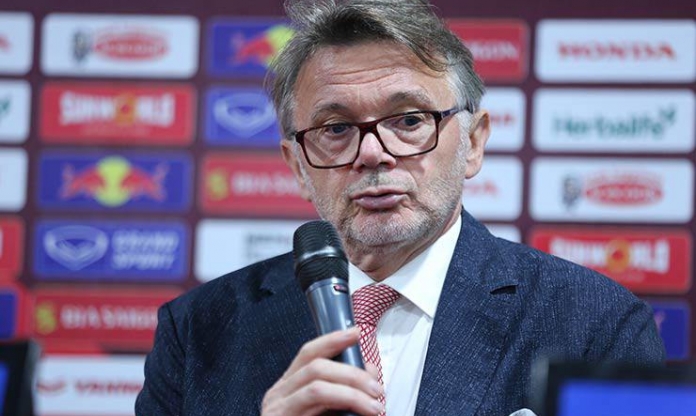 HLV Philippe Troussier: 'Hoàng Đức chưa đủ tốt'