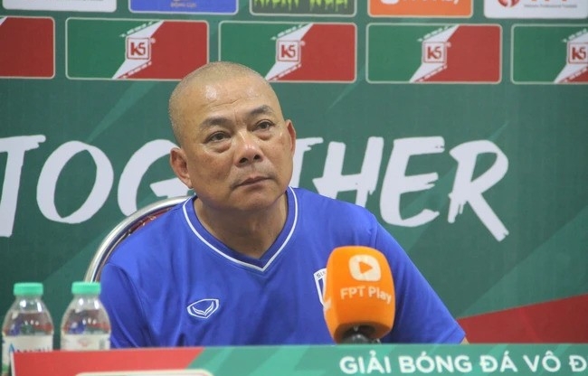 Không có cầu thủ lên ĐT Việt Nam, HLV SLNA nói lời cực bất ngờ
