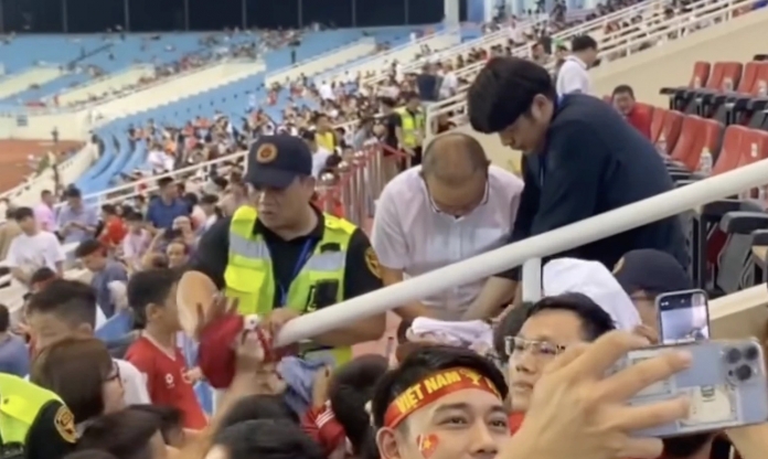ĐT Việt Nam thắng, HLV Park Hang Seo bất ngờ gây sốt