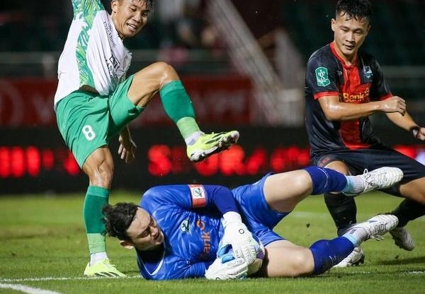 Văn Lâm đưa Ninh Bình vào vòng 1/8 Cúp Quốc gia 2024/25