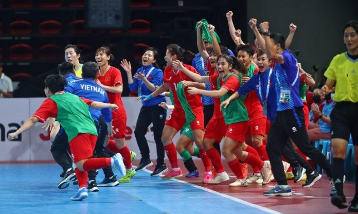 Video: Mãn nhãn màn ăn mừng chức vô địch ĐNÁ của ĐT futsal Việt Nam