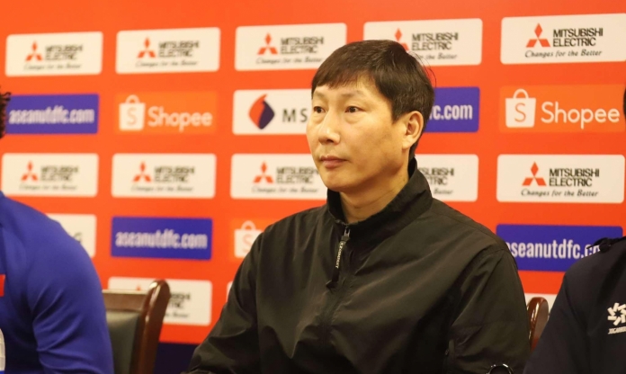 HLV Kim Sang Sik: 'Bóng đá Việt Nam đã trở lại'