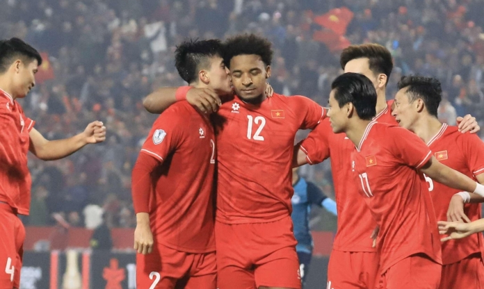Trực tiếp Việt Nam 1-0 Singapore: Lại là Xuân Son