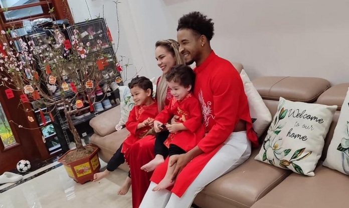 Xuân Son rạng rỡ diện áo dài Việt Nam dịp Tết