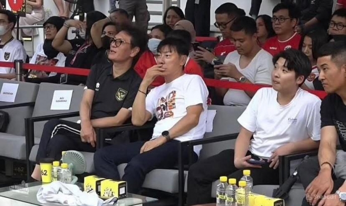 HLV Shin Tae Yong chăm chú xem Indonesia thua đậm 1-5 dưới thời Kluivert