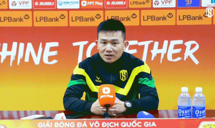 Nằm nhóm nguy hiểm, HLV SLNA vẫn tự tin trụ hạng thành công