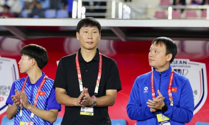 HLV Kim Sang Sik có hành động bất ngờ với ĐT Malaysia