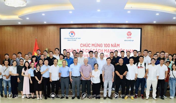 LĐBĐ Việt Nam gặp gỡ, chúc mừng nhà báo, phóng viên nhân dịp 21/6