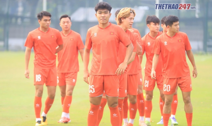 Buổi tập của U23 Việt Nam đón hàng loạt vị khách đặc biệt