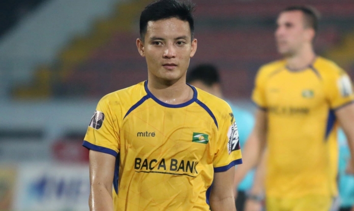 Trung vệ SLNA tiết lộ bí quyết đánh bại ĐKVĐ Nam Định