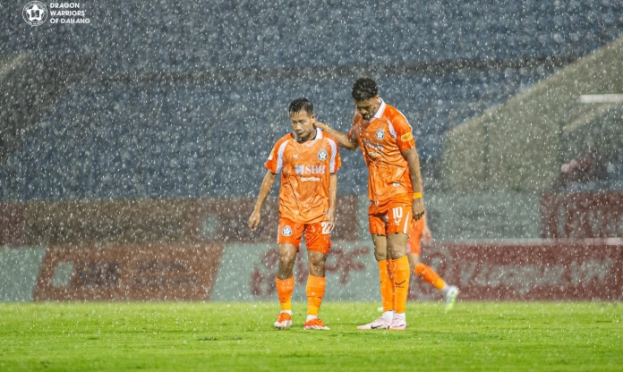 Trận đấu ở Cúp Quốc gia Việt Nam bị hoãn hơn 1 tiếng