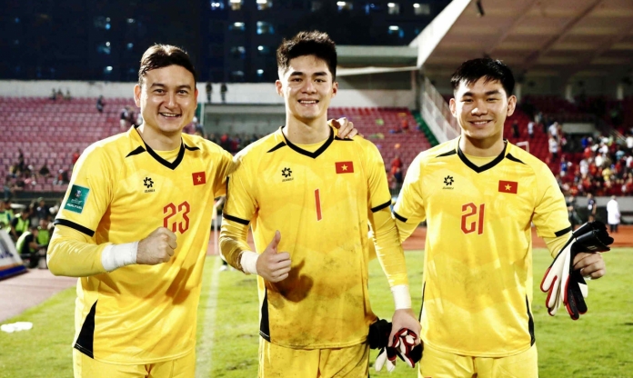 Phản ứng của Đặng Văn Lâm khi Trung Kiên bắt chính ở ĐT Việt Nam