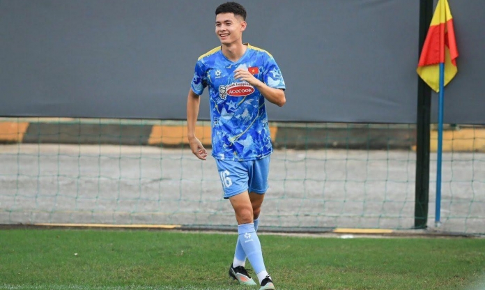 HLV Kim Sang Sik loại 1 cầu thủ Việt kiều khỏi U23 Việt Nam?