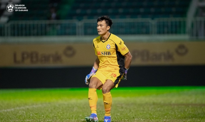 Thủ môn Bùi Tiến Dũng phẫu thuật thành công