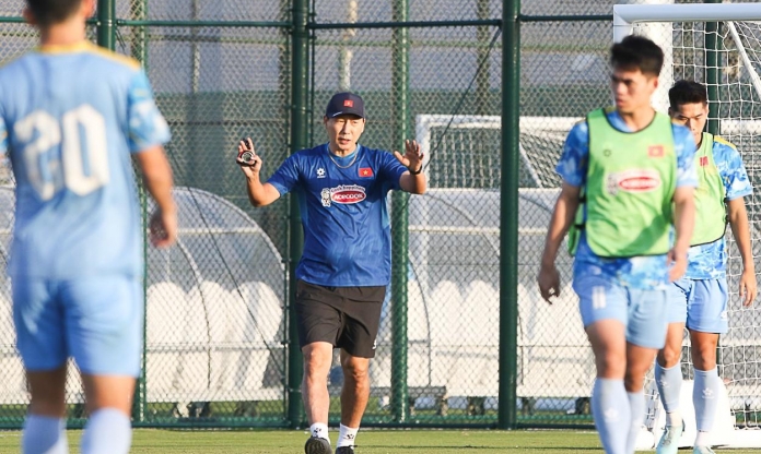 HLV Kim Sang Sik chỉnh thước ngắm, ra quyết định ở trận gặp U23 Syria