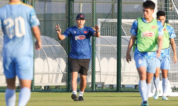 'Bão' chấn thương đổ bộ U23 Việt Nam, HLV Kim Sang sik lo sốt vó