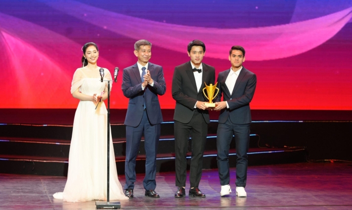 HLV Kim Sang Sik, U22 Việt Nam nhận loạt giải thưởng danh giá