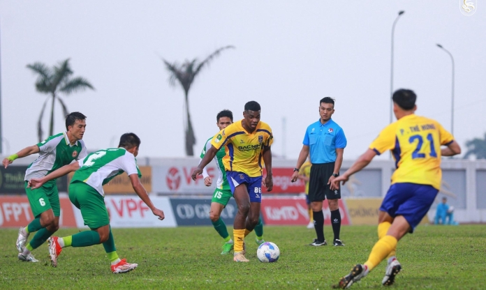 Sau vòng 12 giải hạng Nhất: Đội bóng của HLV Park Hang Seo lỡ cơ hội đua ngôi đầu