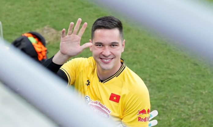 Thủ thành Việt kiều Filip Nguyễn cán cột mốc lịch sử ở Việt Nam