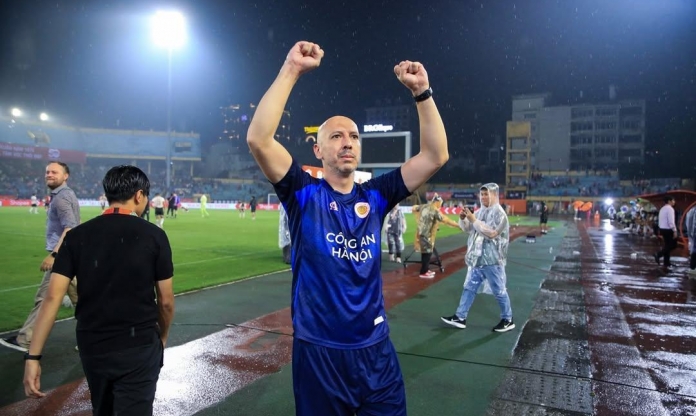 'Cánh tay phải' của HLV Polking bất ngờ chia tay CAHN