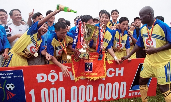 Nhìn lại chức vô địch gây tranh cãi nhất lịch sử V-League