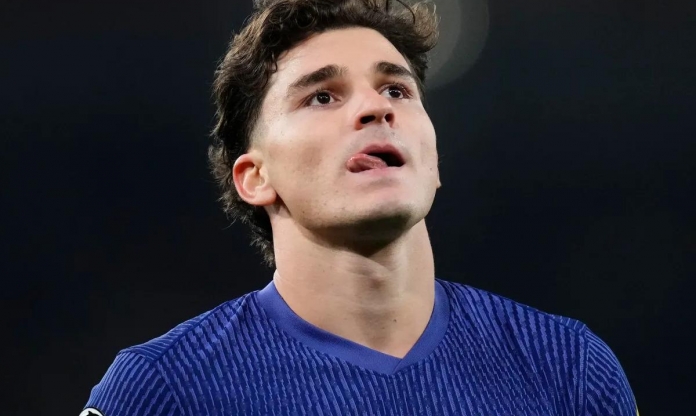 Barca chơi tất tay, sắp 'nổ bom tấn' Julian Alvarez ngay hè này