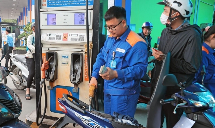 Giá xăng dầu hôm nay 21/8: Quay đầu tăng mạnh